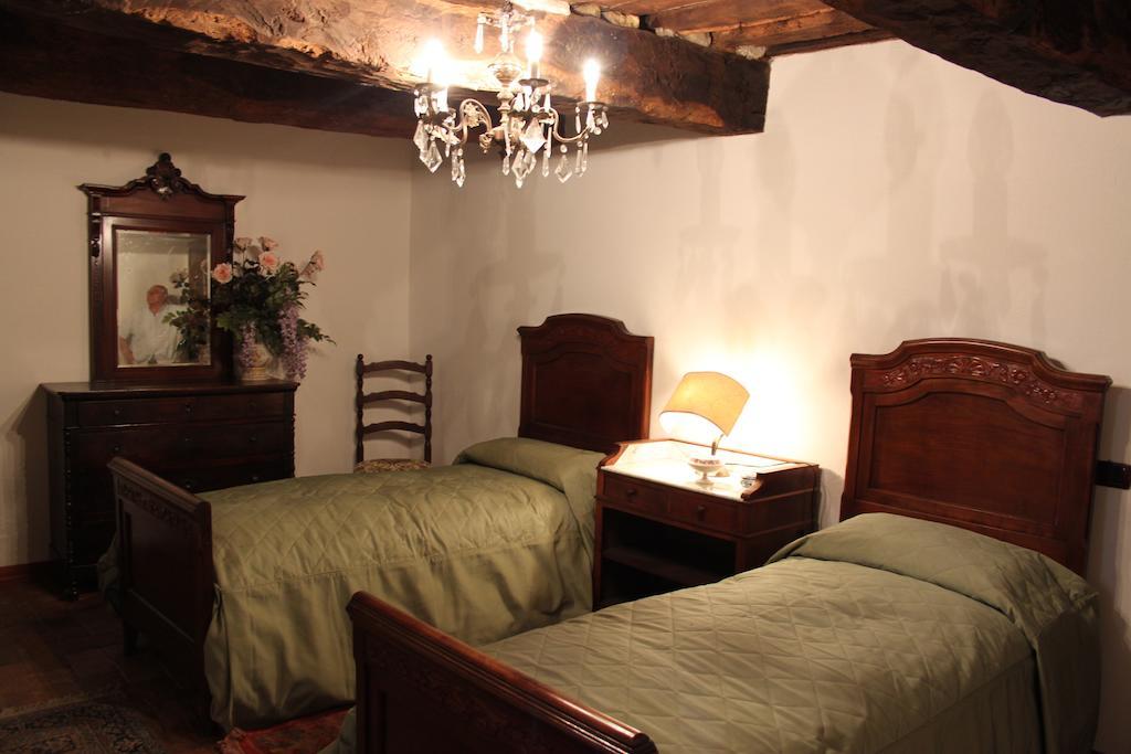 Casa Giuliana Guest House Calosso Ruang foto